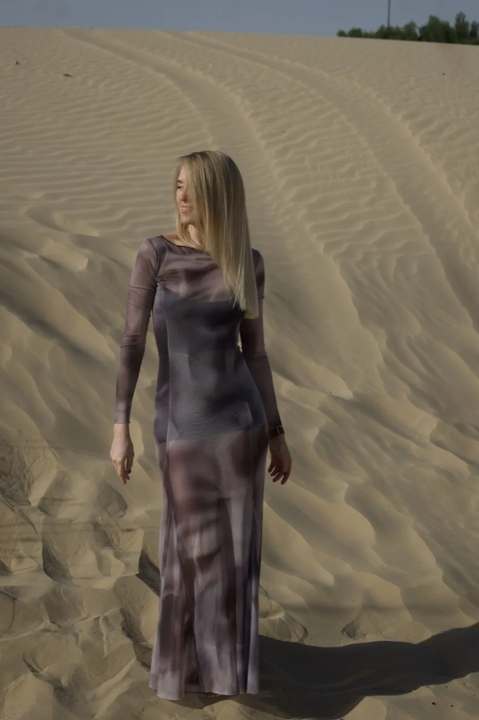 Desert portrait session, second angle, Dubai