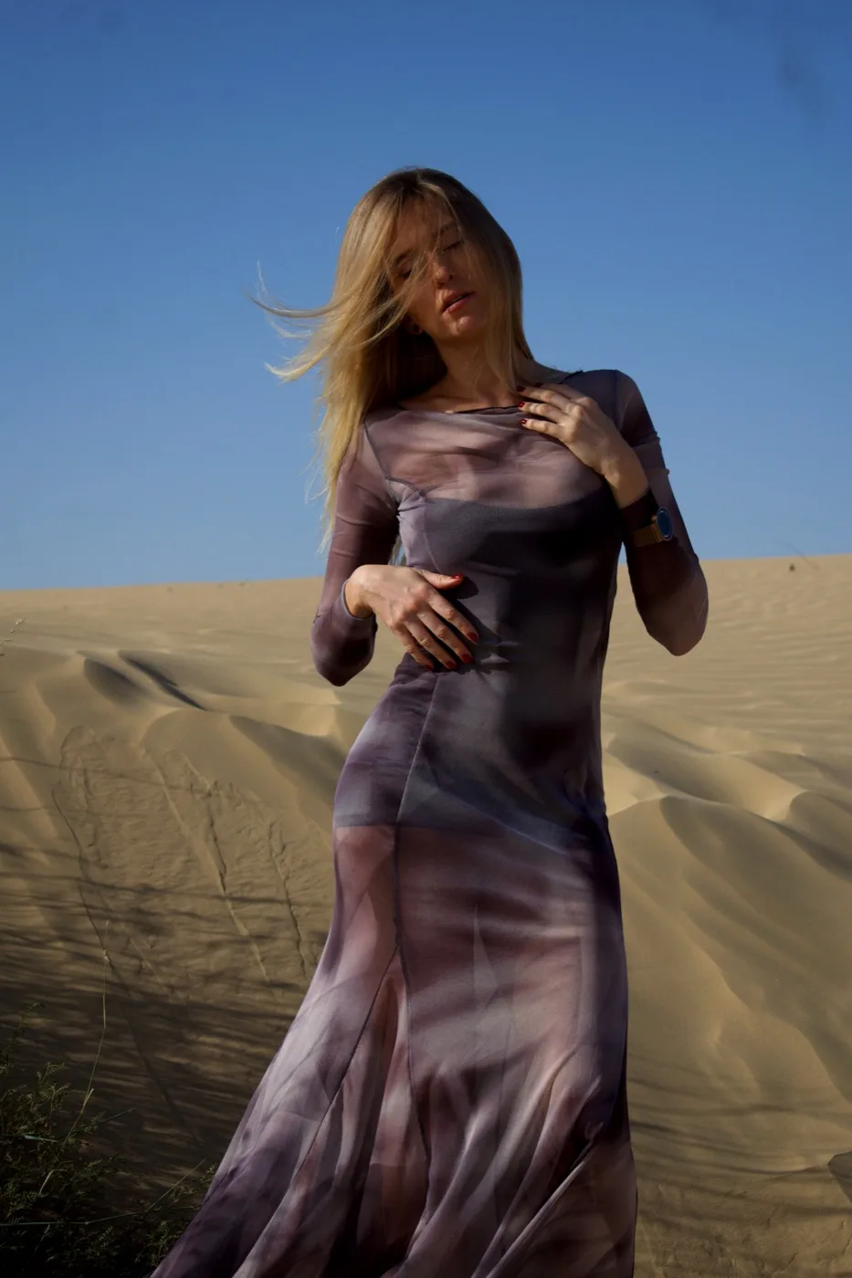 Golden hour portrait session in the Dubai desert by Photoczaro